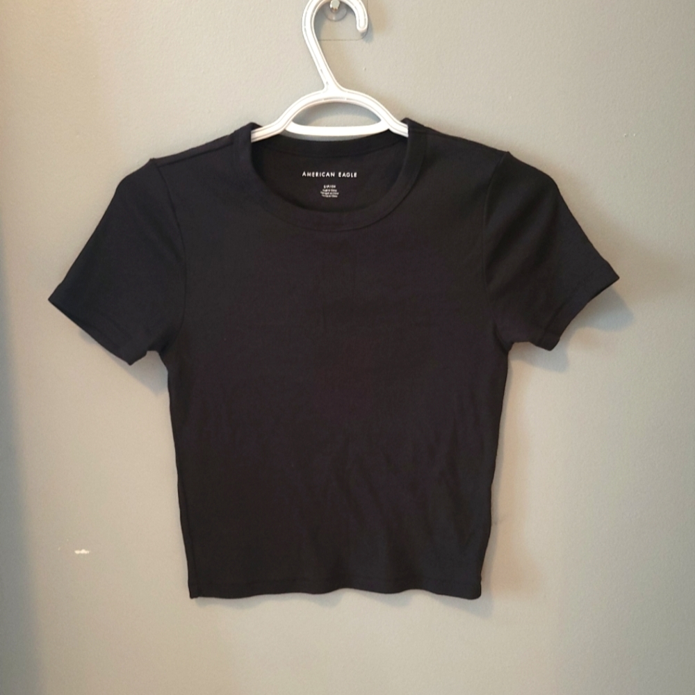 NWOT black cropped t